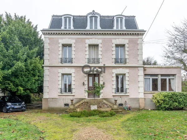 Maison 8 pièces 235 m²