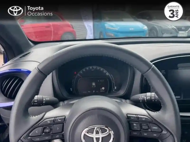 Toyota Aygo x 1.0 vvt-i 72ch design s-cvt — photo 13
