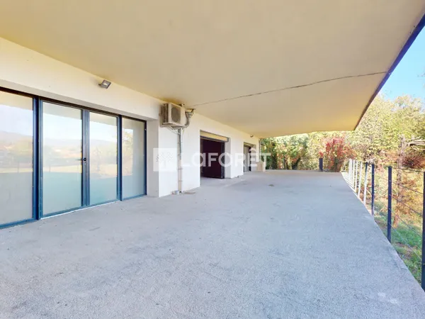 Local commercial 198 m²