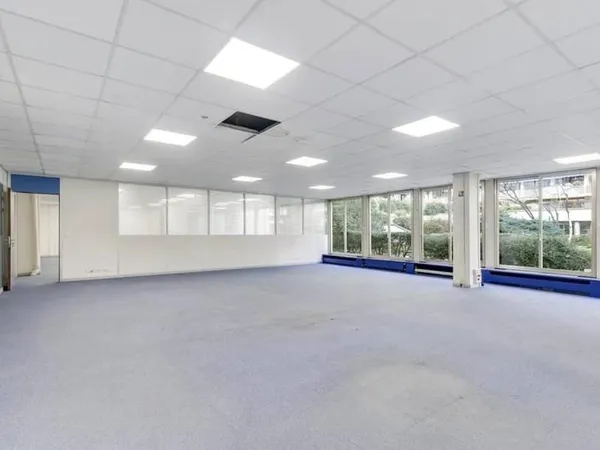 Bureaux 1270 m²