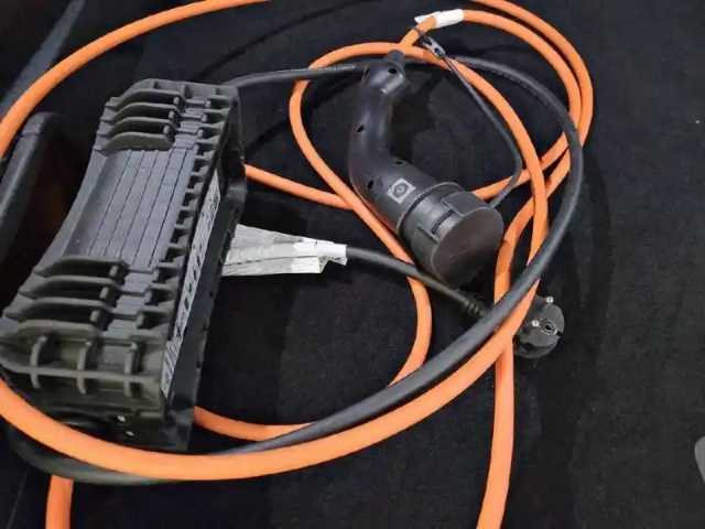 Ds Ds 7 hybride rechargeable e-tense 300 eat8 4x4 — photo 138