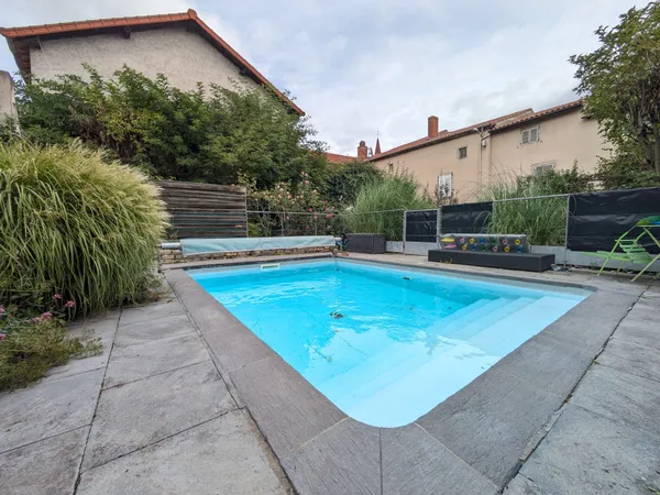 Demeure de caractère de 300m2 au coeur d'Aigueperse 6 chambr