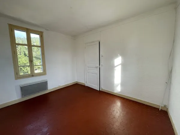 APPARTEMENT 2 Pièces à rénover