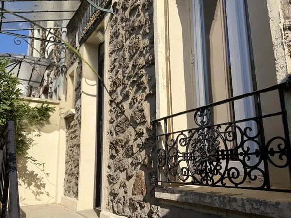 Maison meulière rénovée 115 m² - 4 chambres - 3 SDB - Centre-ville