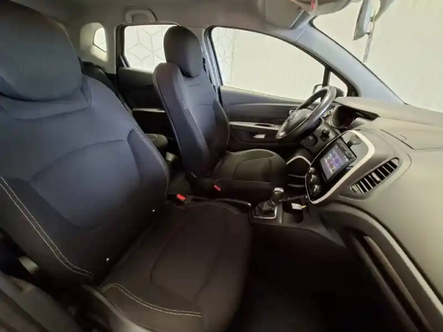 Renault Captur dci 90 energy edc — photo 5