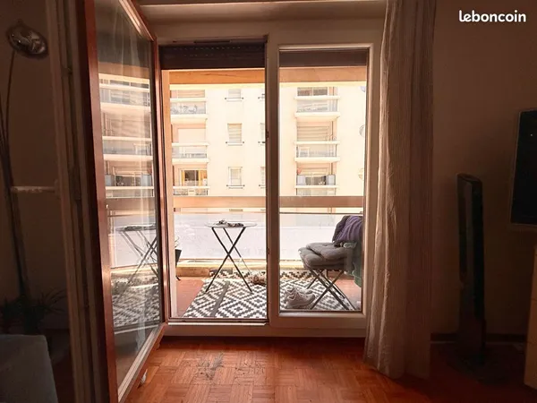 T2 51 m2 avec balcon meublé à louer 995 CC