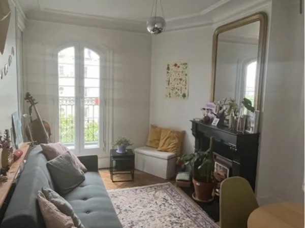 Deux pièces paris centre immeuble Bourgeois