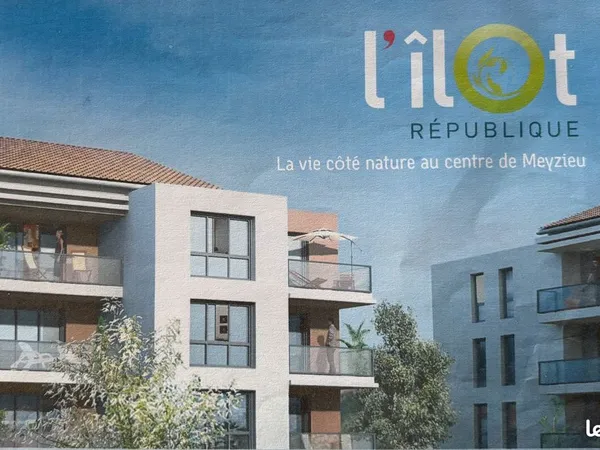 MEYZIEU CENTRE, T3 de 70 m² traversant avec grand balcon de 13 m² et garage