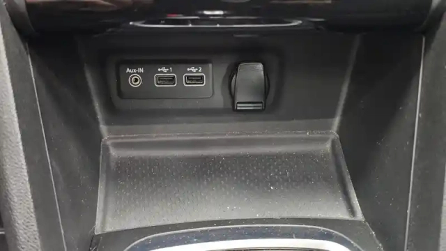 Renault Megane mégane iv berline e-tech plug-in hybride 160 — photo 35