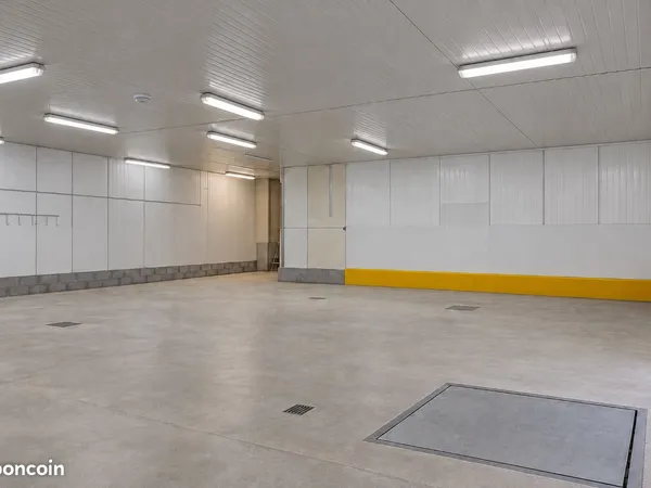Local d'activité 200 m² - Morangis - A6 à 1 km