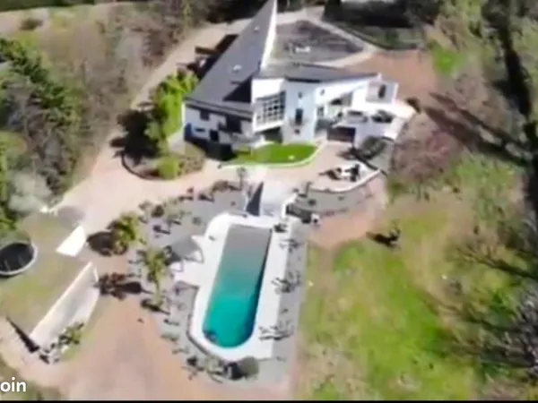 Villa d'architecte d'exception - Piscine miroir - Parc 5 500 m² - Limonest
