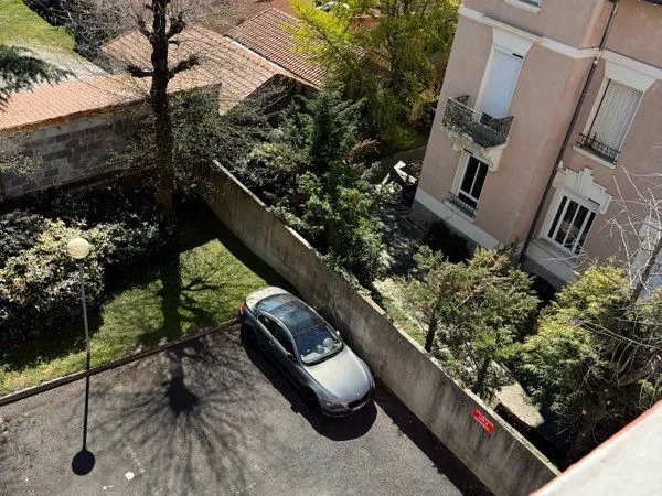 Parking stationnement résidence fermée sécurisée