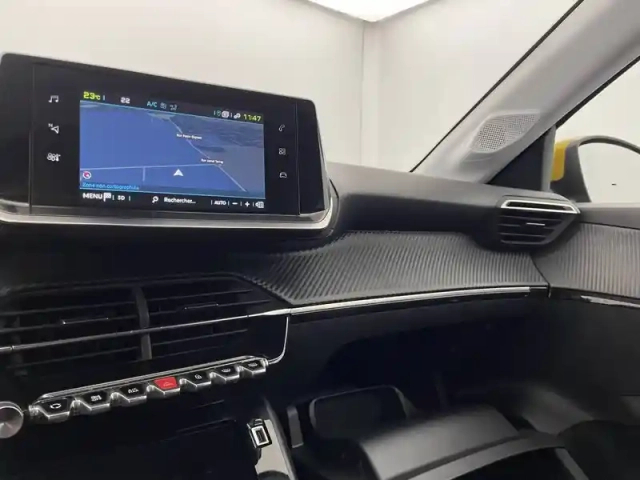 Peugeot 208 electrique 50 kwh 136ch — photo 29