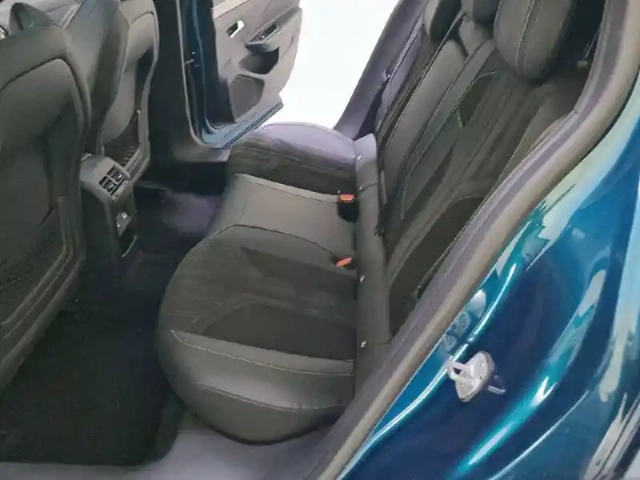 Peugeot 408 phev 225 e-eat8 — photo 37