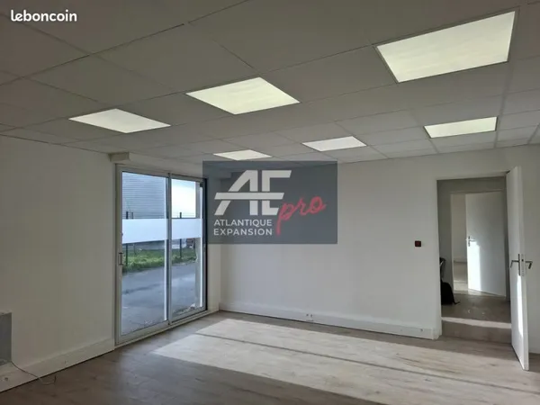 BUREAUX 30 m² DONGES