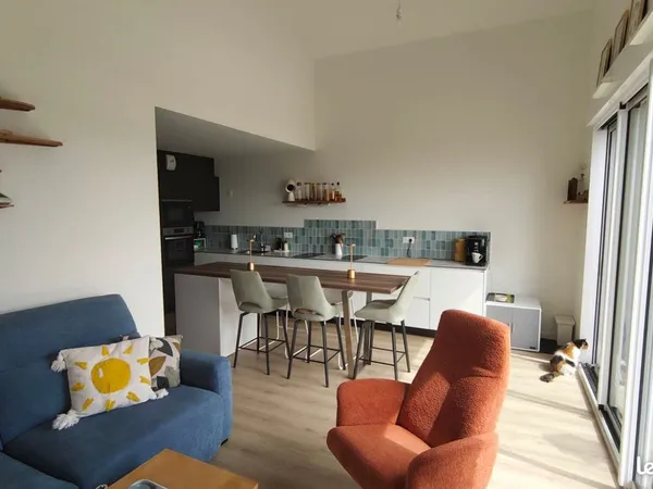 T3, un brin atypique, de 63m² avec terrasse et 2 parkings - La Chapelle des Fougeretz (35)