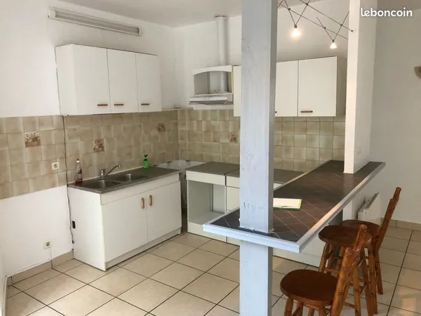 Appartement à louer à l'année à Saint chinian