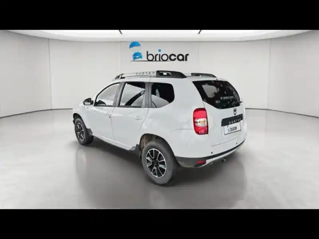 Dacia Duster 1.5 dci 110ch black touch 4x2 + attelage — photo 3