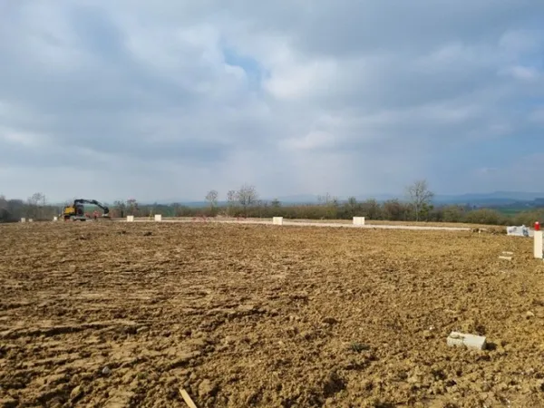 Terrain 319 m²