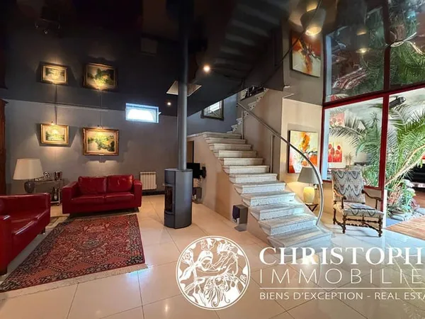 Maison 10 pièces 360 m²
