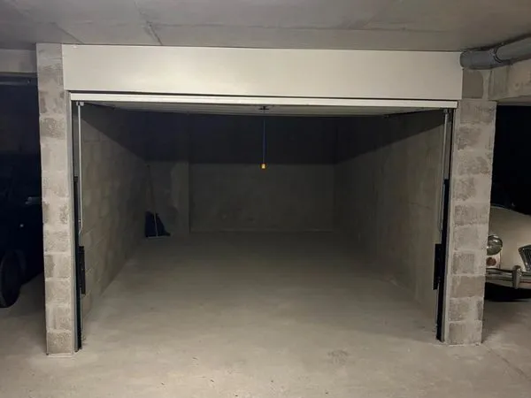 Grand Garage à vendre