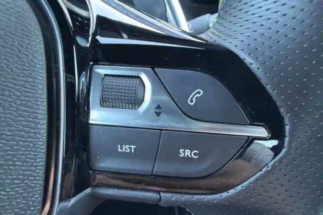 Peugeot 208 puretech 100 s&amp;s eat8 — photo 22
