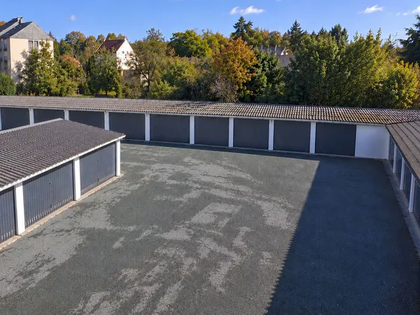 Rare à Angers - Lot de 5 garages fermés - Idéal investisseurs