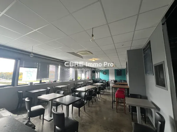 Local commercial 225 m²