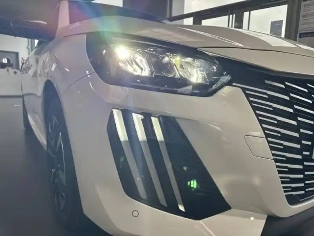 Peugeot 208 electrique 54 kwh 156ch — photo 45