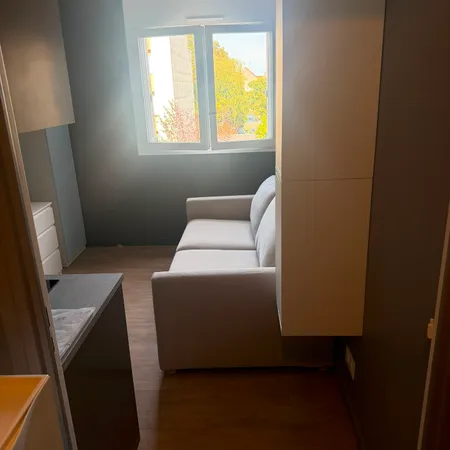 Studio meublé rénové de 17 m²