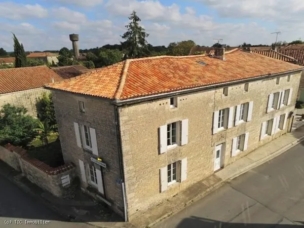 Belle Maison de Village avec Bel Extérieur et Dépendances