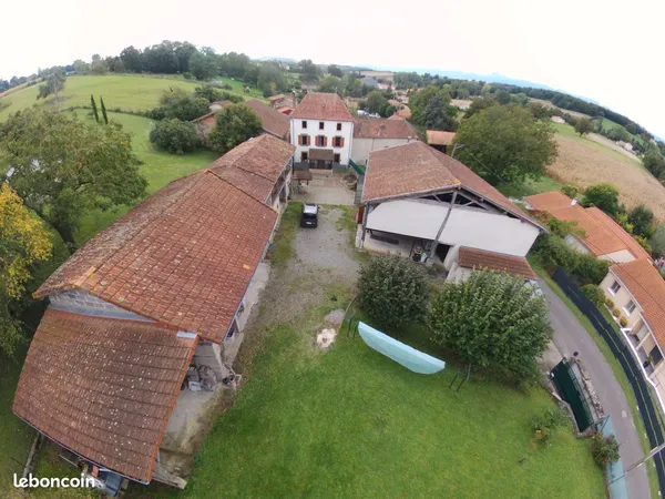 Maison 6 pièces avec dépendances 140 m²