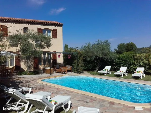 Villa 4 ch 6km airbus piscine jaccusi tt cft