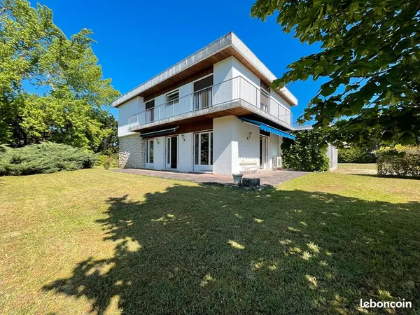 Maison 6 pièces 196 m²