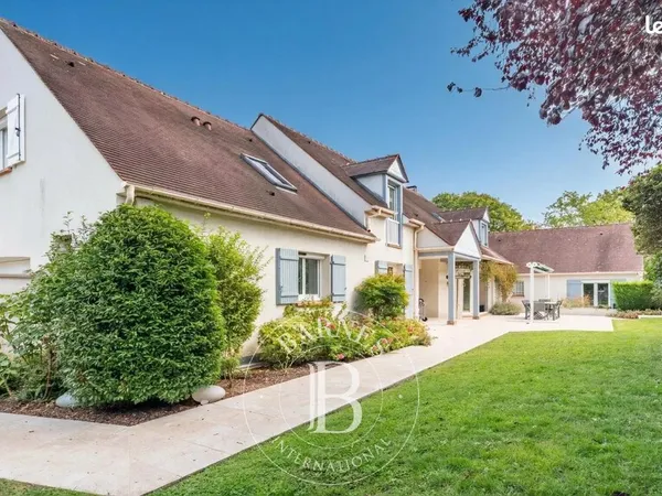 Maison 9 pièces 275 m²