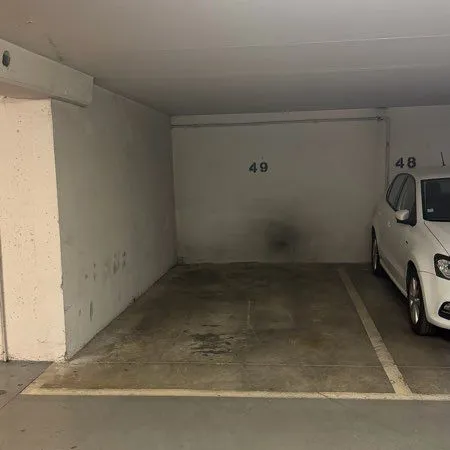 Parking sécurisé couvert proche collège Jean Mace