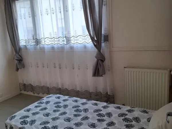 Chambre meublée