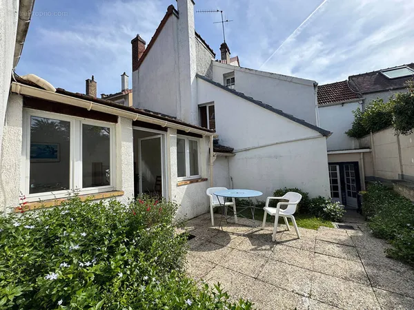 Maison Saint Nom La Breteche 7 pièce(s) 173 m2