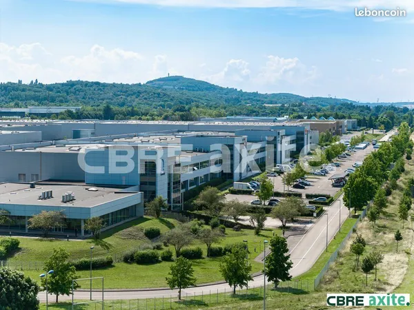 Bureaux 1449 m² VAULX MILIEU