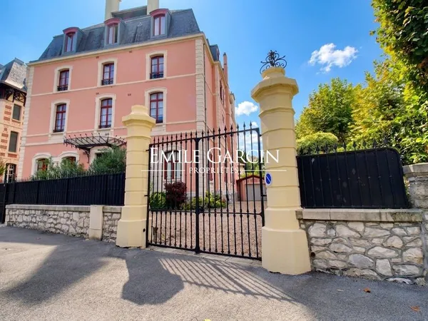 A vendre Biarritz Saint-Charles - Appartement ancien, dernier étage à quelques pas de la Grande Plag