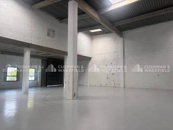Local d'activité 741 m²