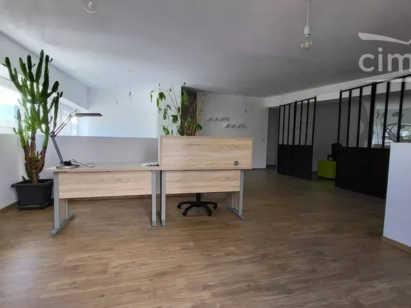 Local professionnel 3 pièces 120 m²
