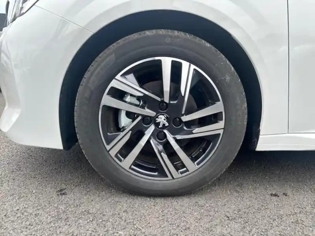 Peugeot 208 puretech 100 s&amp;s eat8 allure — photo 7