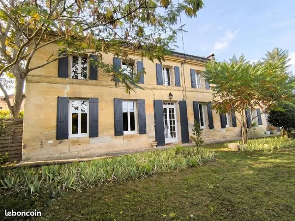 Propriété 8 pièces 338 m²