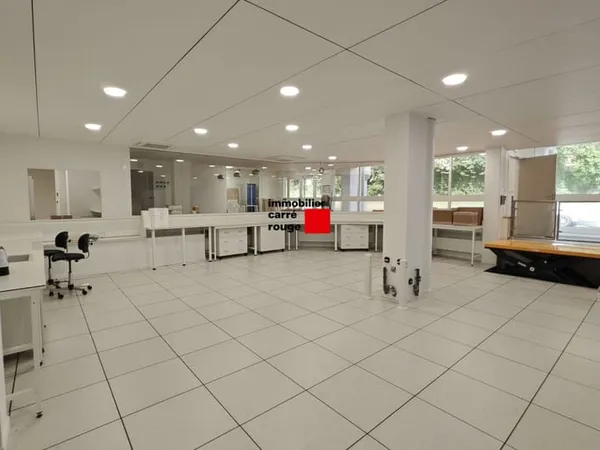 Local commercial plus de 500m²
