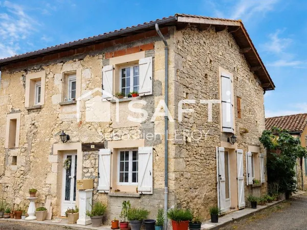 Maison en pierre rénovée au calme.