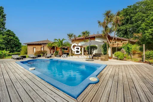 Maison 9 pièces 305 m²