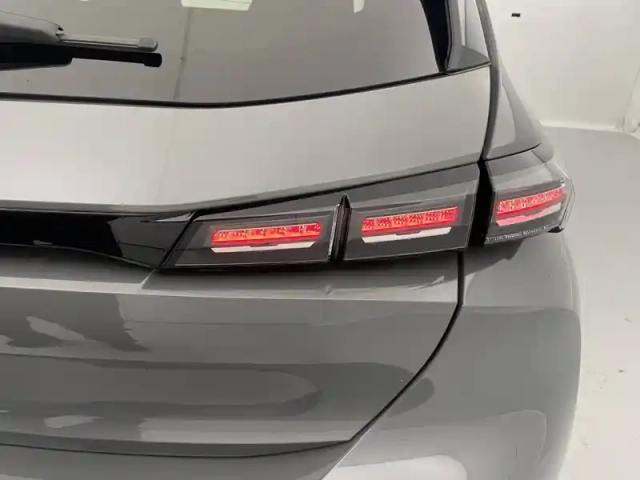 Peugeot 308 hybrid 145 e-dcs6 — photo 18