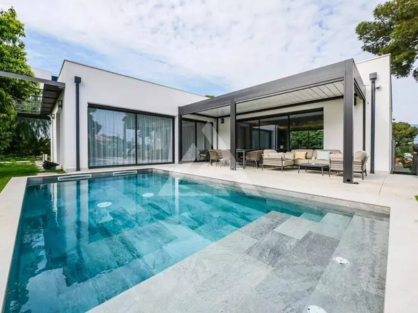 Maison de plain-pied 7 pièces 296 m²