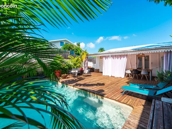 Maison T3 meublée avec piscine privée, jardin et stationnement - Saint-Paul - 1 500 HC